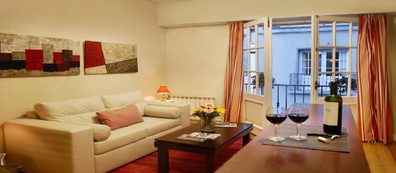 Poetry Building Recoleta Apartment บัวโนสไอเรส ภายนอก รูปภาพ